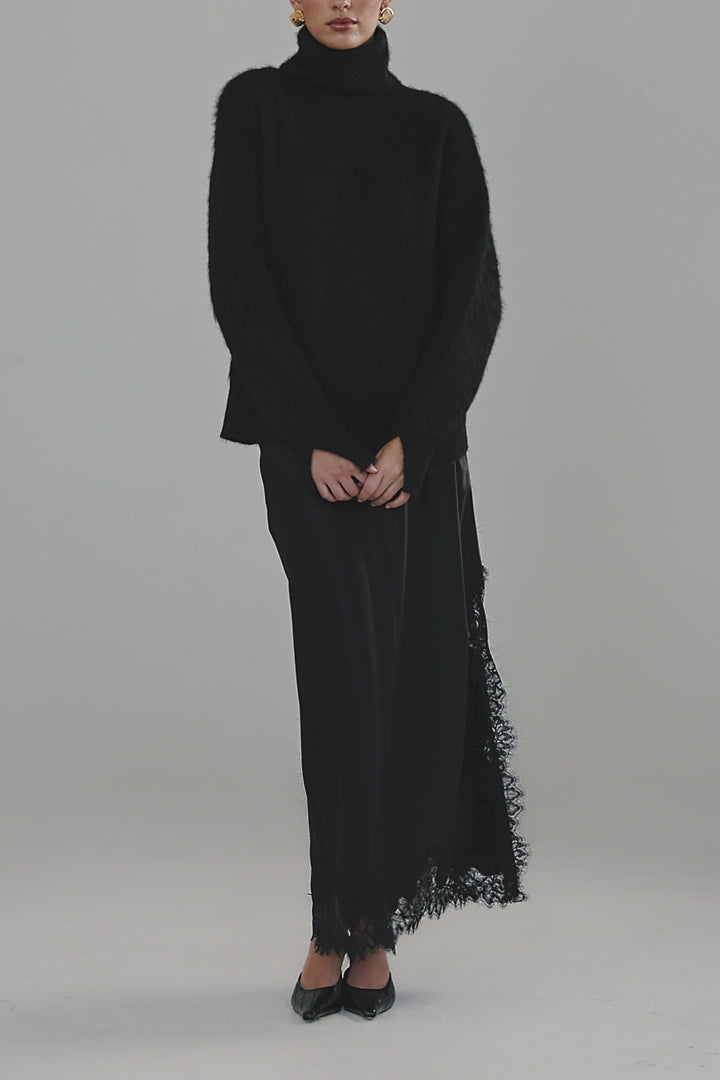 Video showing the Lauren Turtleneck in Midnight Black with close-up details of the brushed alpaca-blend texture, high neckline and soft stretch.